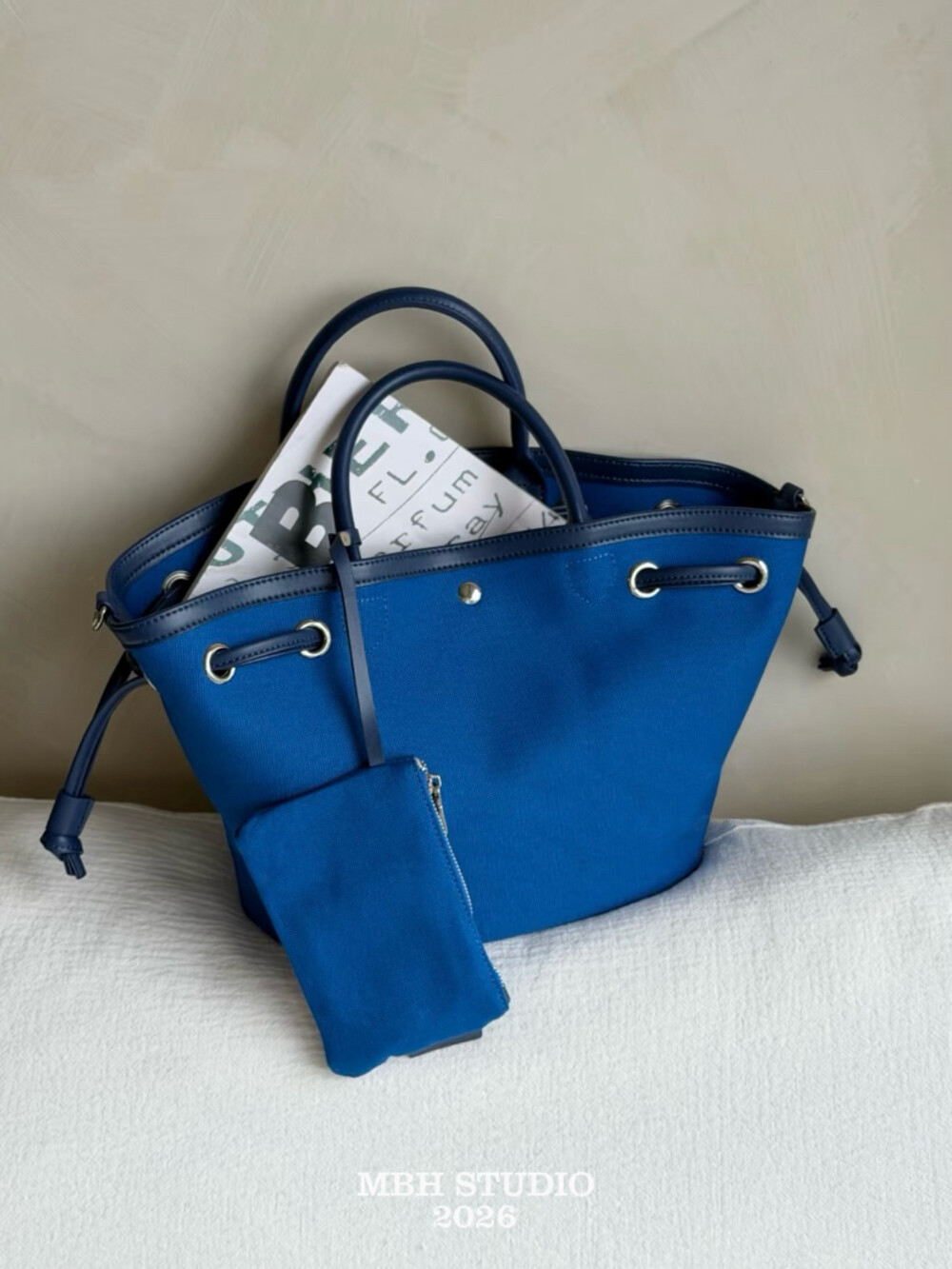 MBH Niche Design Commuter Canvas and Leather Basket Bag Large Capacity Drawstring Fortune Bag Versatile Handbag with Small Pouch - Image 2