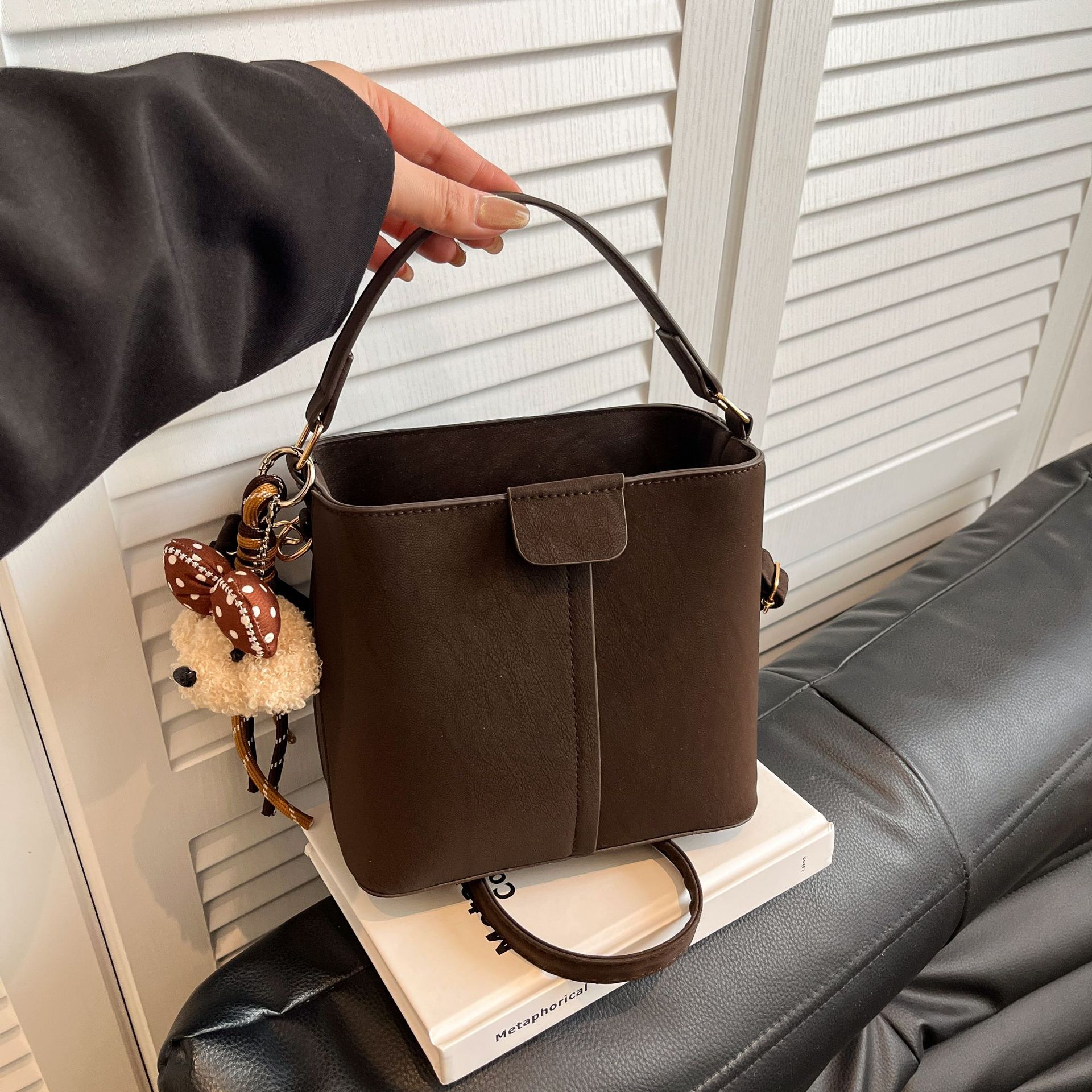 Korean Style Casual Fashion Bucket Bag Women 2026 Spring New High Beauty Simple Crossbody Bag