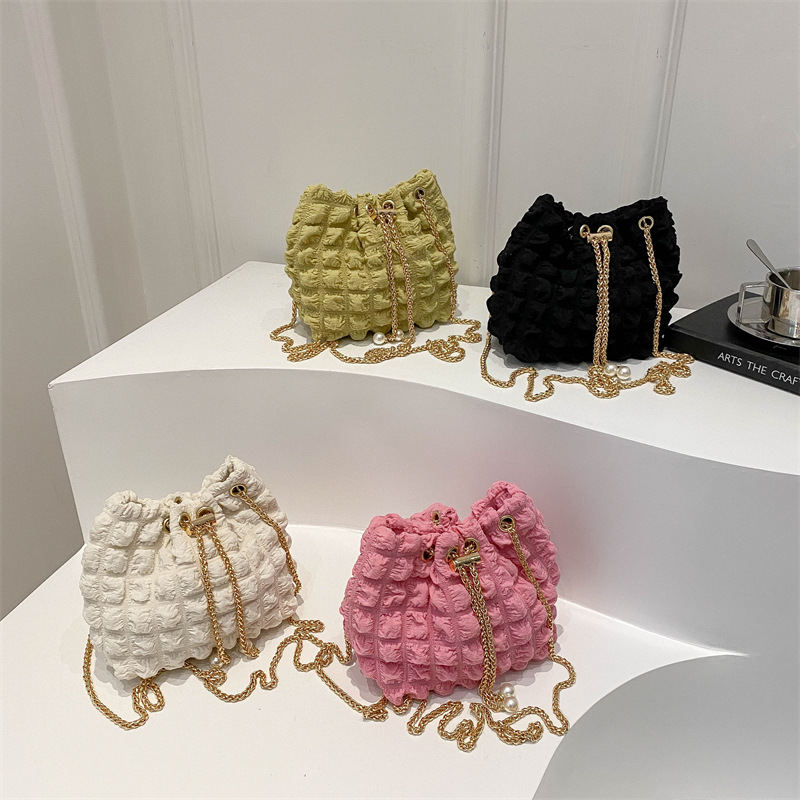 Cute Fresh Bubble Yarn Bucket Bag 2026 New Niche Quilted Chain Crossbody Shoulder Bag for Women - Image 4